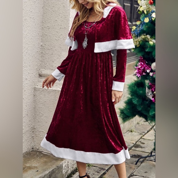 Velvet A-line dress with hooded cape - Picture 3 of 3